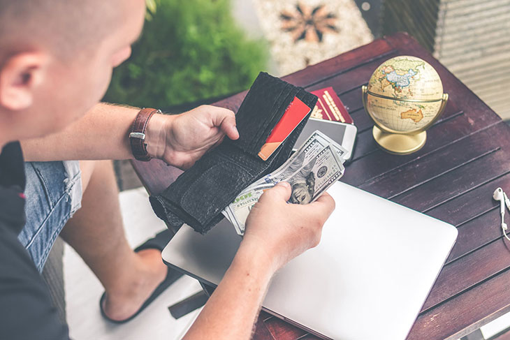 Tourist Traps: 7 Useful Tactics and How to Avoid Them